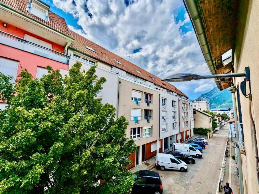Studio Spacieux - Calme & Tout Equipe Avec Wifi Grenoble Exterior photo